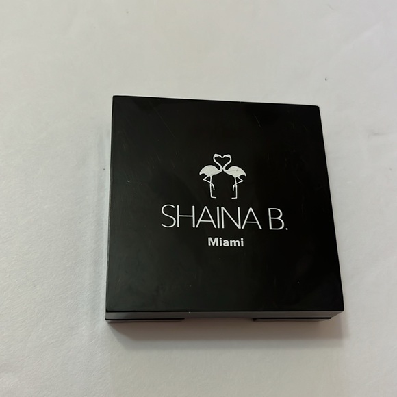 New Shaina B Eye Shadow Duo Soca & Bacchanal Shimmer - Picture 3 of 4